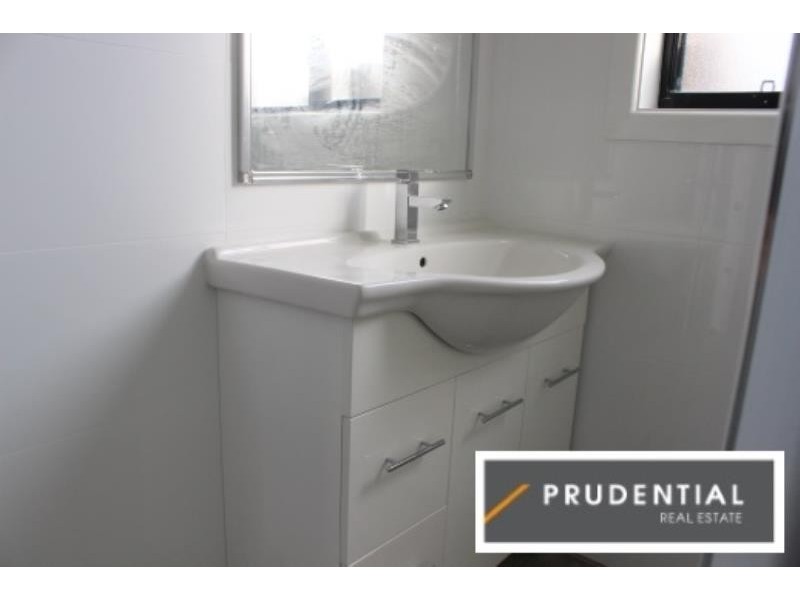 65a Hamlet Crescent, Rosemeadow NSW 2560