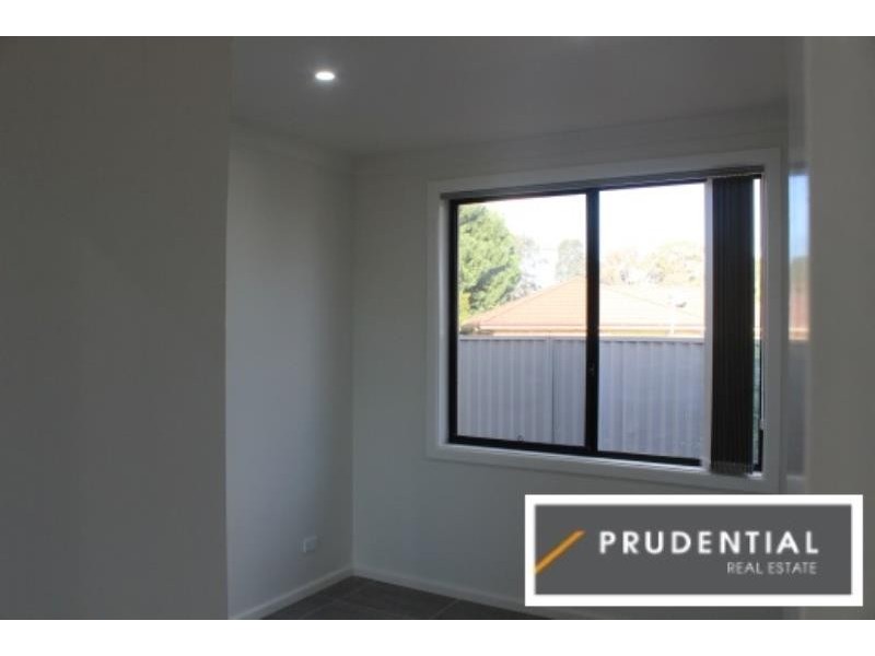 65a Hamlet Crescent, Rosemeadow NSW 2560