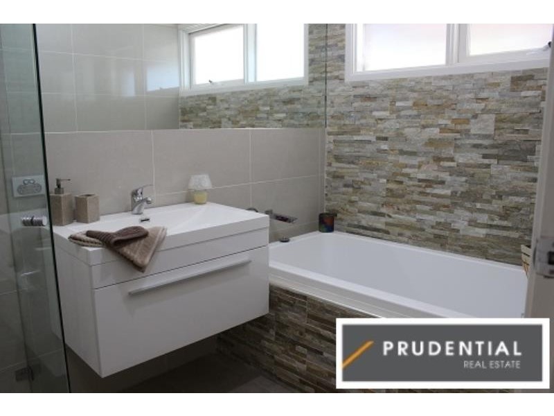 9 Aminya Crescent, Bradbury NSW 2560