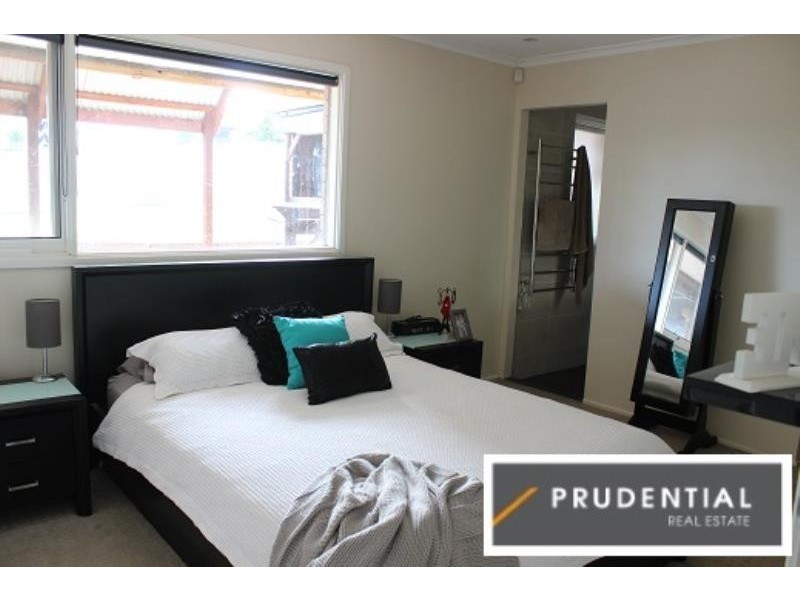 9 Aminya Crescent, Bradbury NSW 2560