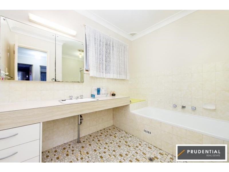 9 Lowe Crescent, Elderslie NSW 2570