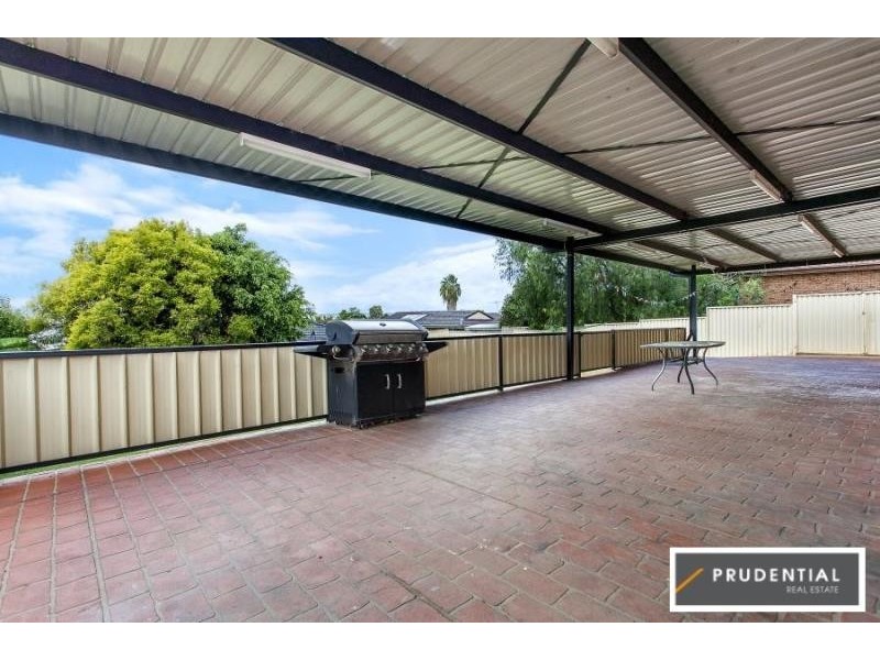 10 Dolomite Place, Eagle Vale NSW 2558