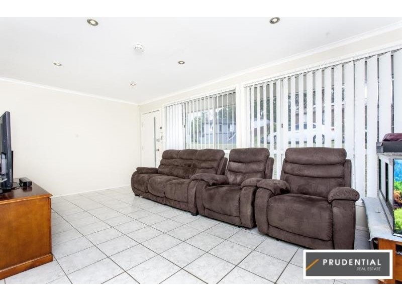 10 Dolomite Place, Eagle Vale NSW 2558
