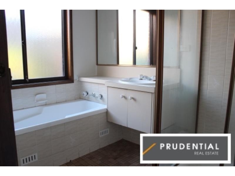 4 Fyne Close, St Andrews NSW 2566