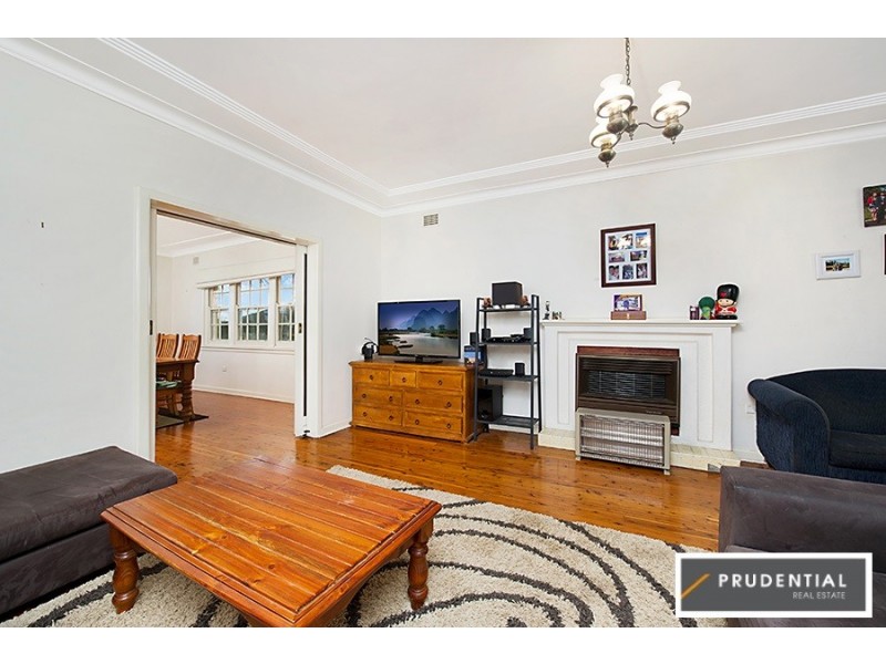 18 Lillian Street, Campbelltown NSW 2560