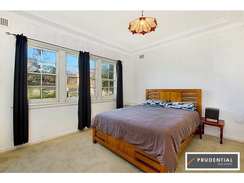 18 Lillian Street, Campbelltown NSW 2560