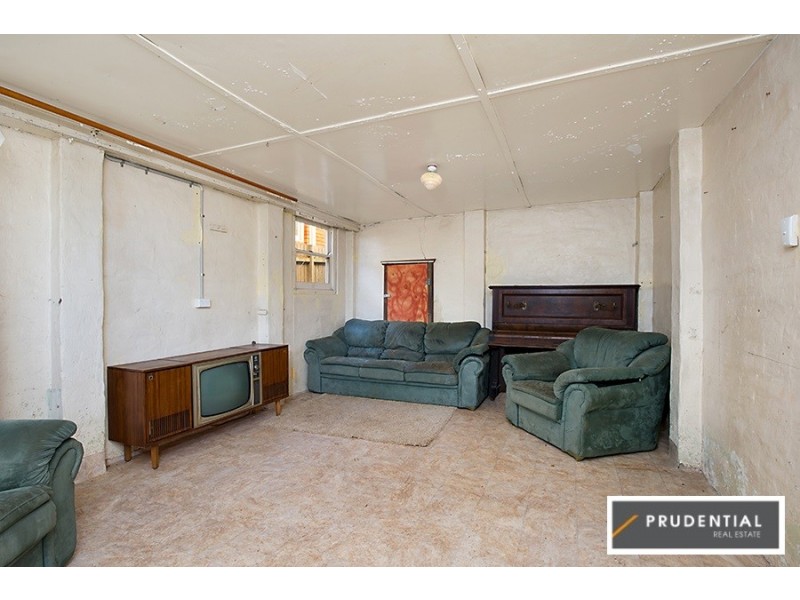 18 Lillian Street, Campbelltown NSW 2560