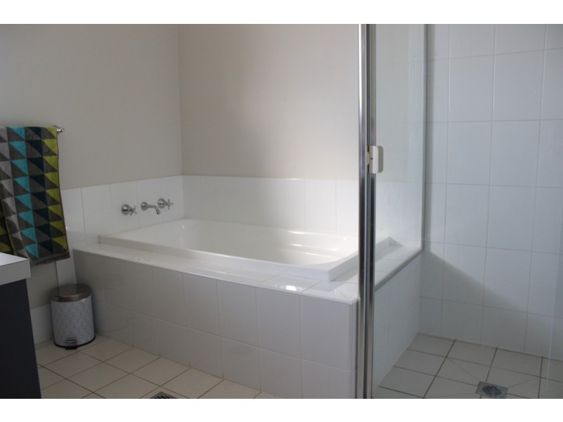 4 Longley Avenue, Elderslie NSW 2570