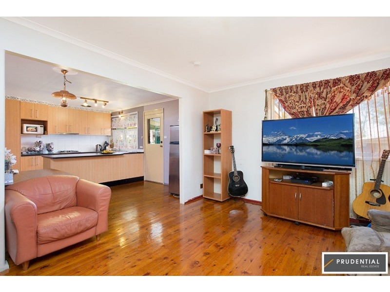 14 Emex Place, Macquarie Fields NSW 2564