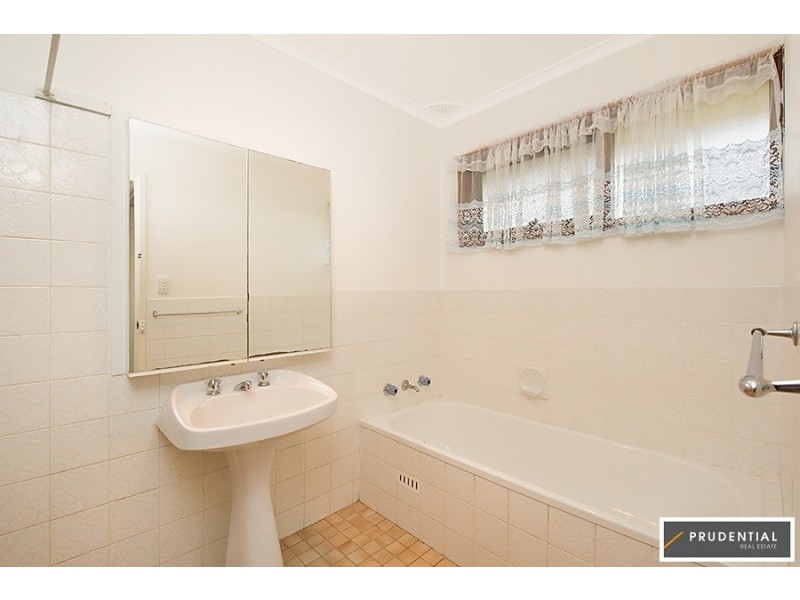 8 Weemala Crescent, Bradbury NSW 2560