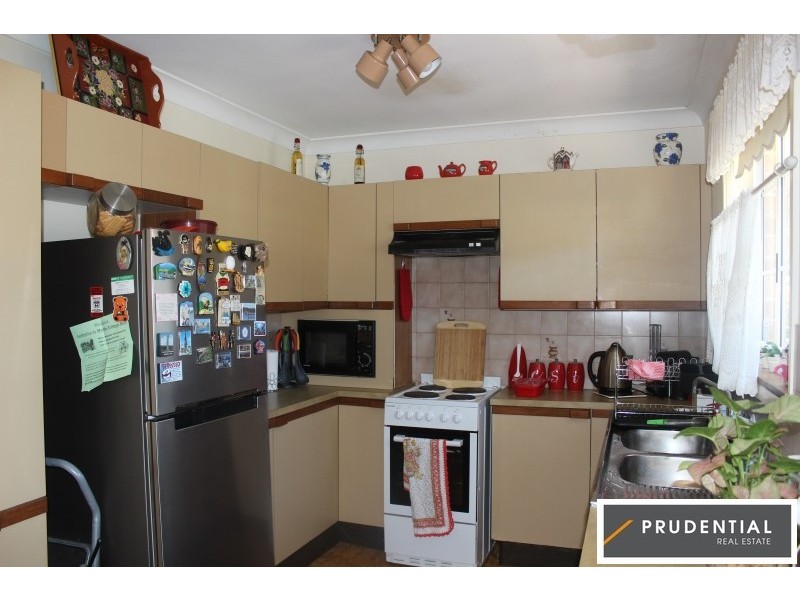2/221 Oxford Road, Ingleburn NSW 2565