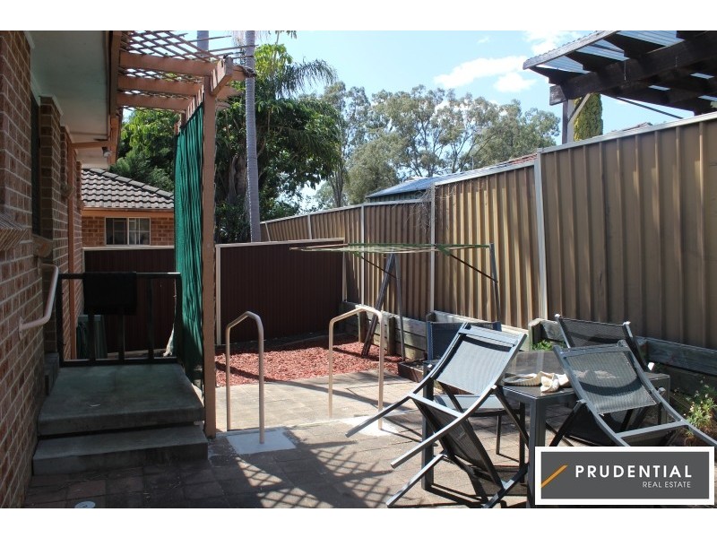2/221 Oxford Road, Ingleburn NSW 2565