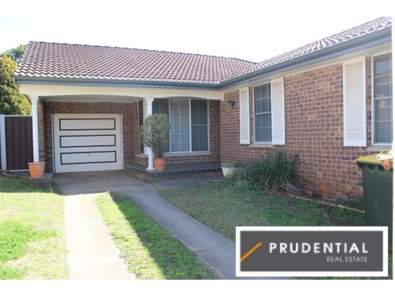 3 Kitava Place, Glenfield NSW 2167