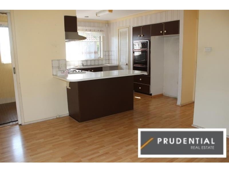 3 Kitava Place, Glenfield NSW 2167