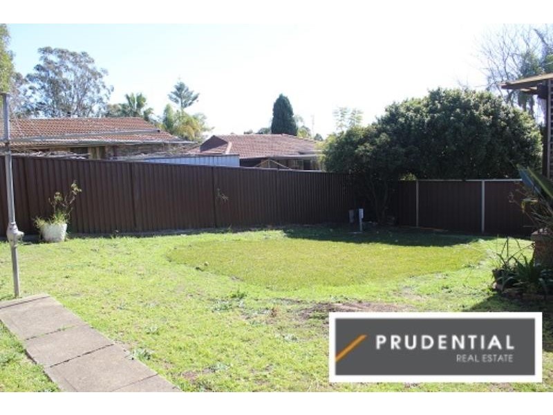 3 Kitava Place, Glenfield NSW 2167