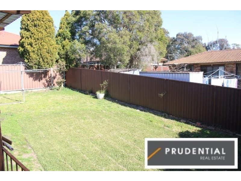 3 Kitava Place, Glenfield NSW 2167