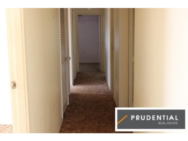 3 Kitava Place, Glenfield NSW 2167