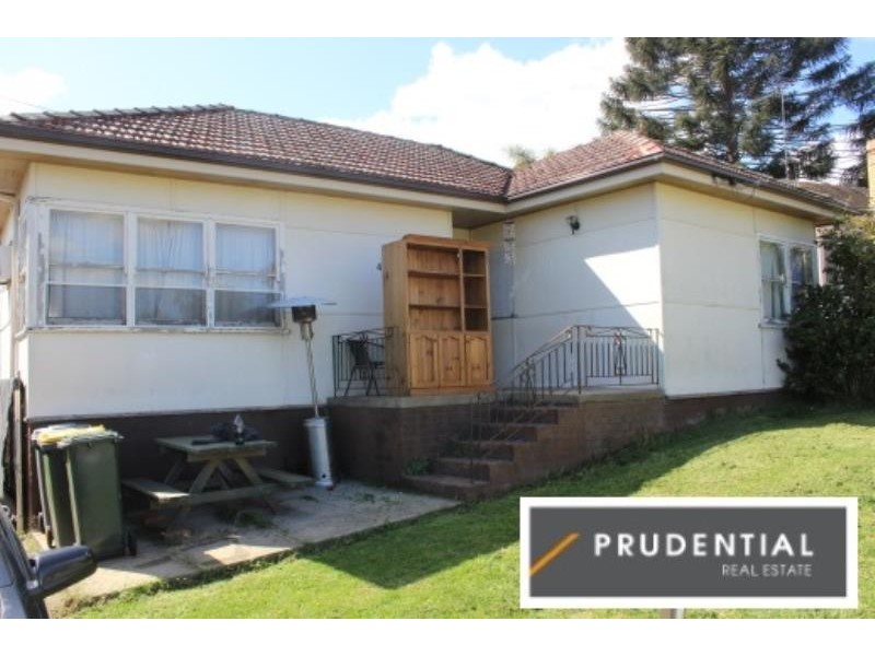 4 Meehan Place, Campbelltown NSW 2560