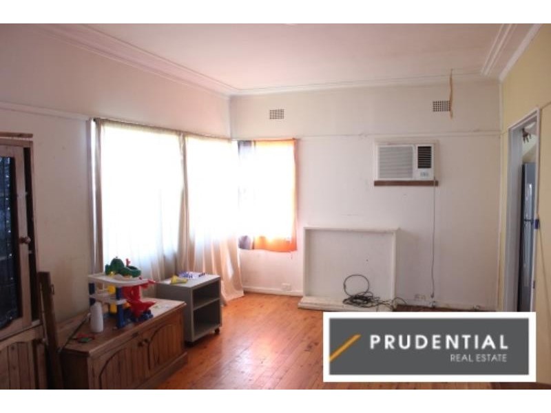 4 Meehan Place, Campbelltown NSW 2560