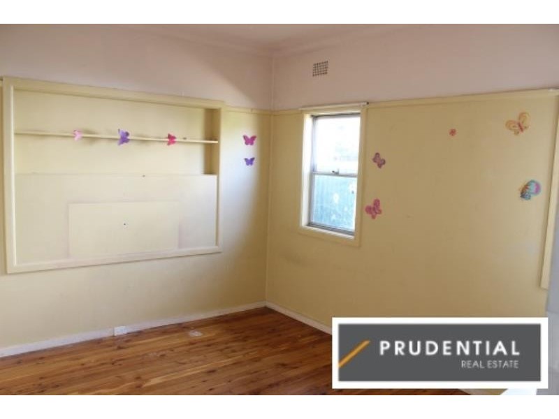 4 Meehan Place, Campbelltown NSW 2560
