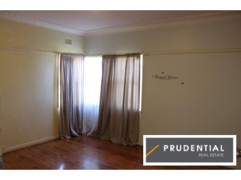 4 Meehan Place, Campbelltown NSW 2560