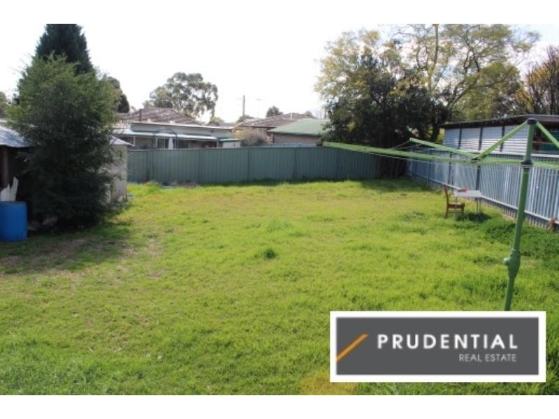 4 Meehan Place, Campbelltown NSW 2560