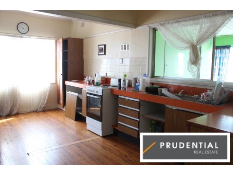 4 Meehan Place, Campbelltown NSW 2560