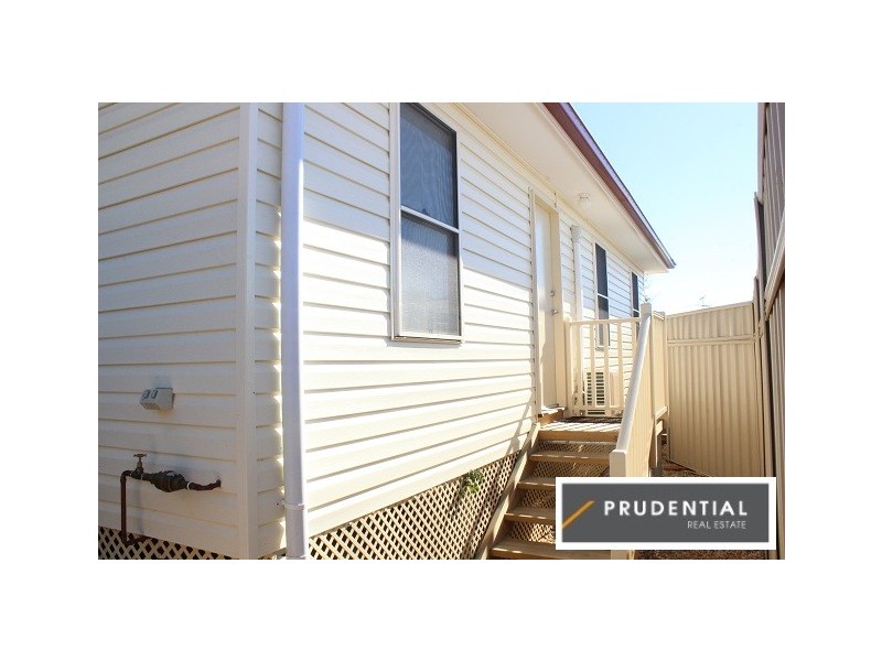 6a Oswald Crescent, Rosemeadow NSW 2560