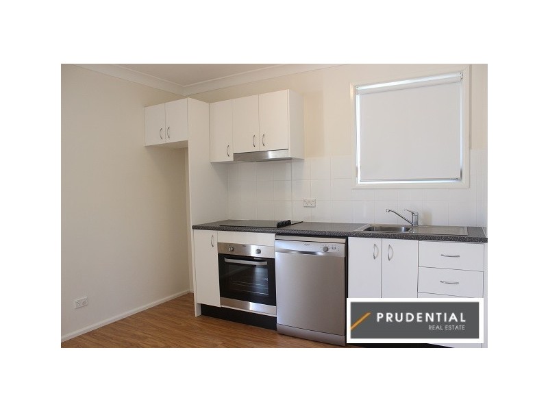 6a Oswald Crescent, Rosemeadow NSW 2560