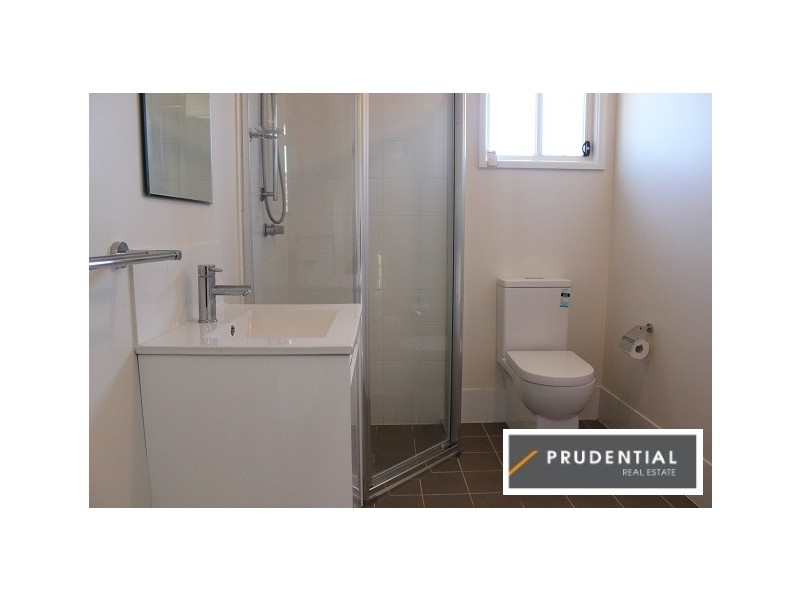 6a Oswald Crescent, Rosemeadow NSW 2560