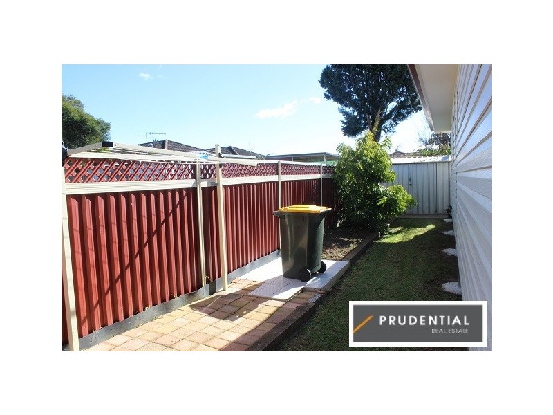 6a Oswald Crescent, Rosemeadow NSW 2560