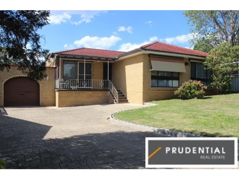 6 Fenton Crescent, Minto NSW 2566