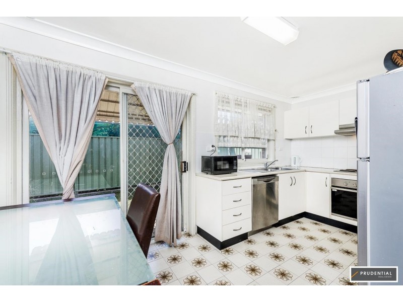 15/6-8 Second Avenue, Macquarie Fields NSW 2564