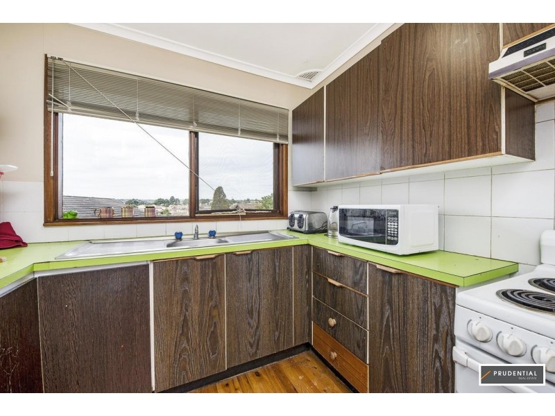 1 Deveron Place, St Andrews NSW 2566