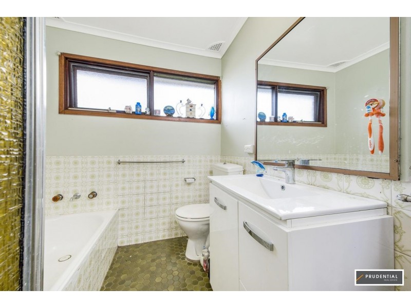 1 Deveron Place, St Andrews NSW 2566