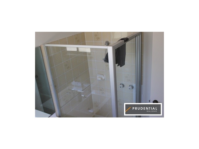 1 Fitzgibbon Lane, Rosemeadow NSW 2560