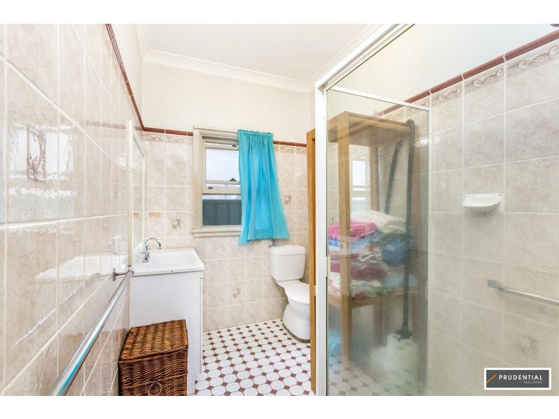 11 Windsor Street, Macquarie Fields NSW 2564