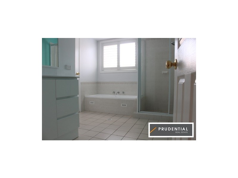 11 Englorie Park Drive, Englorie Park NSW 2560