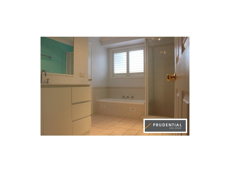 11 Englorie Park Drive, Englorie Park NSW 2560