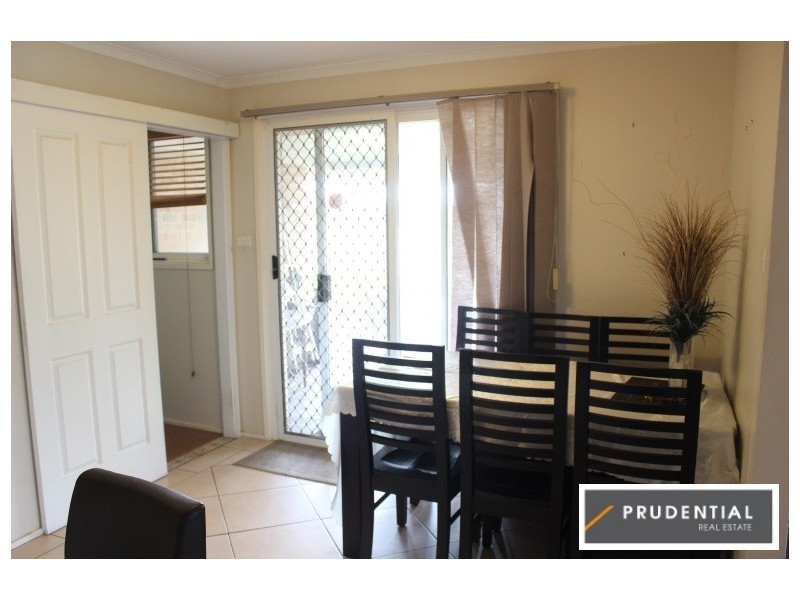 5 Blunt Place, Rosemeadow NSW 2560