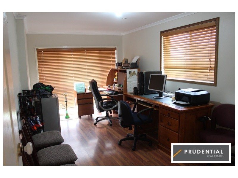 5 Blunt Place, Rosemeadow NSW 2560