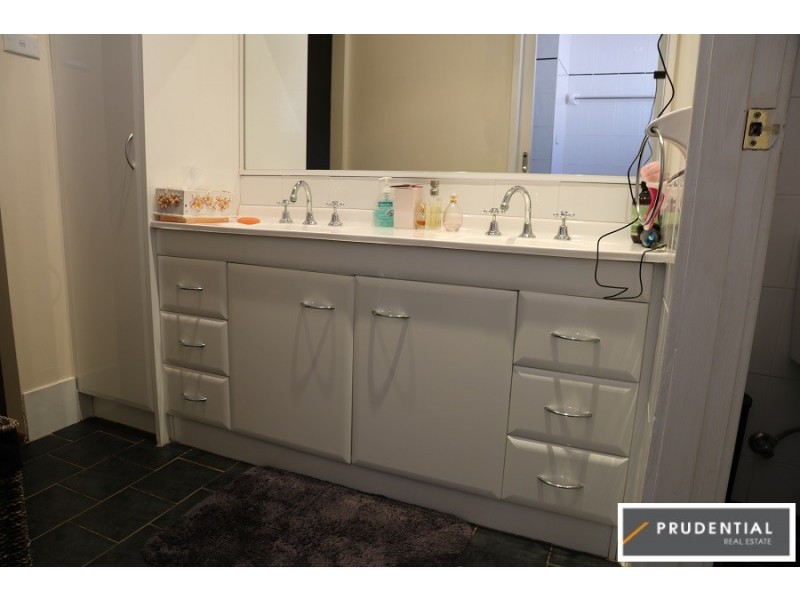 10 Spitfire Drive, Raby NSW 2566