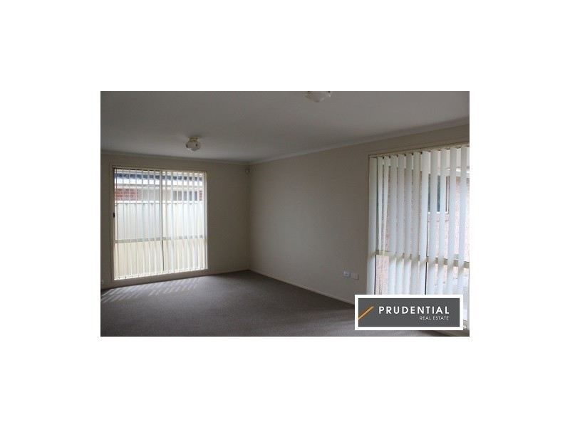 10 Melba Place, St Helens Park NSW 2560
