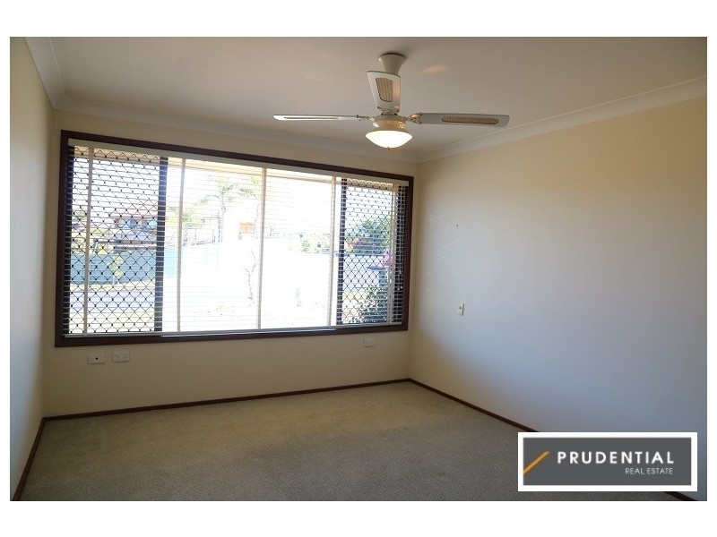 6 Simpson Place, Leumeah NSW 2560