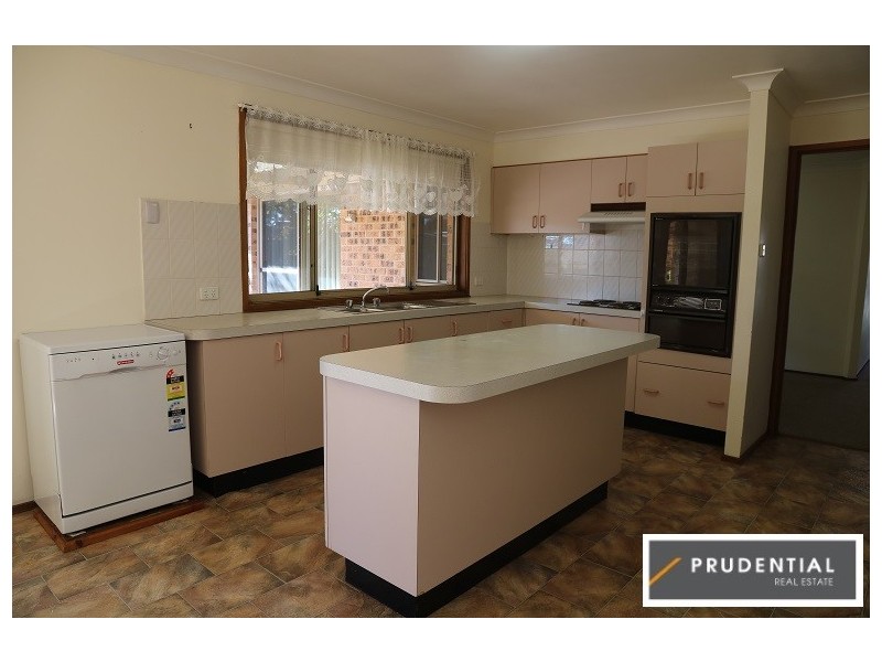 20 Shannon Place, Kearns NSW 2558