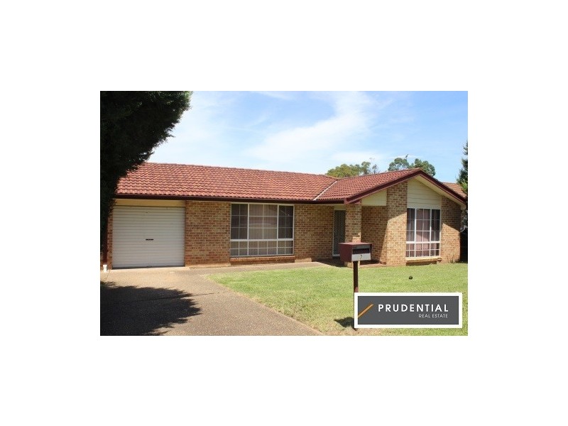 7 Greengate Road, St Helens Park NSW 2560
