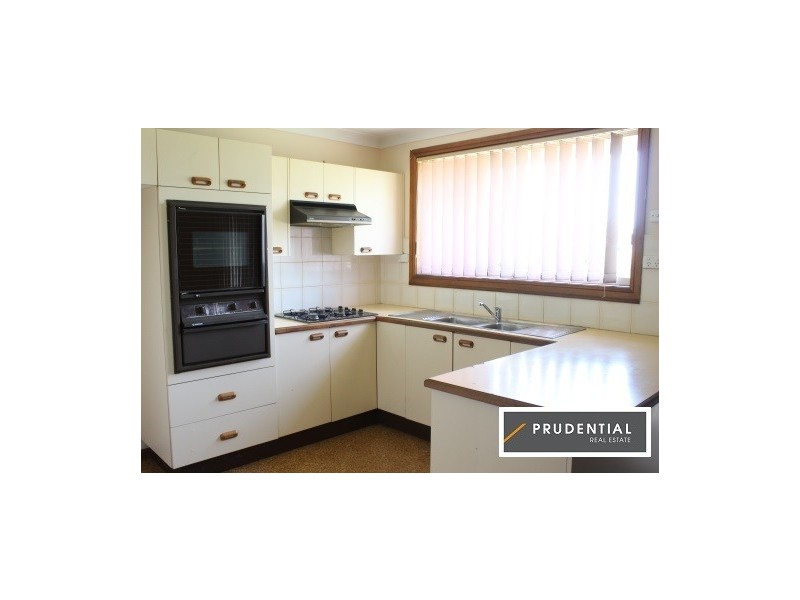7 Greengate Road, St Helens Park NSW 2560