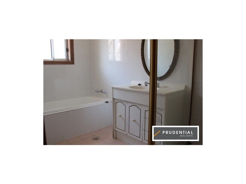 7 Greengate Road, St Helens Park NSW 2560
