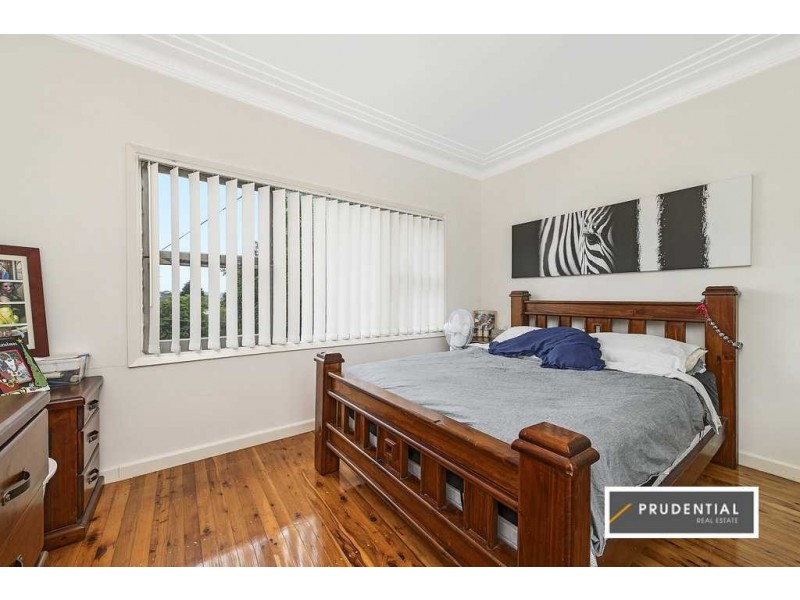 4 Sheather Place, Campbelltown NSW 2560
