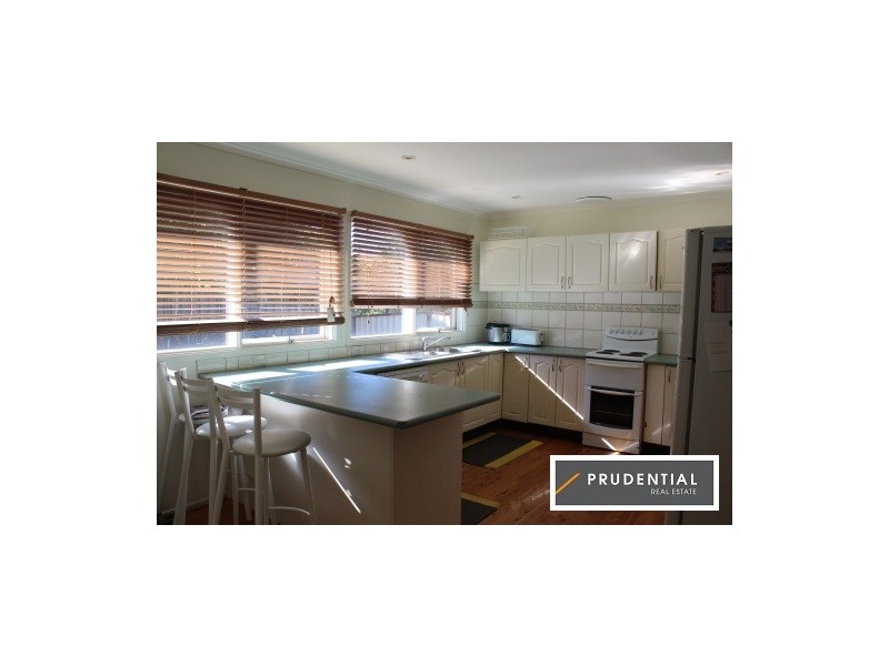 1 Boz Place, Ambarvale NSW 2560